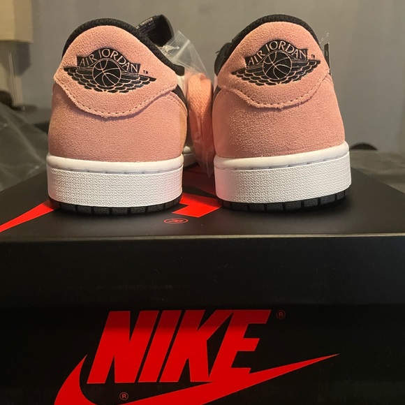 Air Jordan 1 Low OG Bleached Coral - Picture 3 of 4
